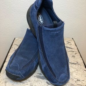 Ladies Ryka Blue Suede Walking Shoe - Sz 9